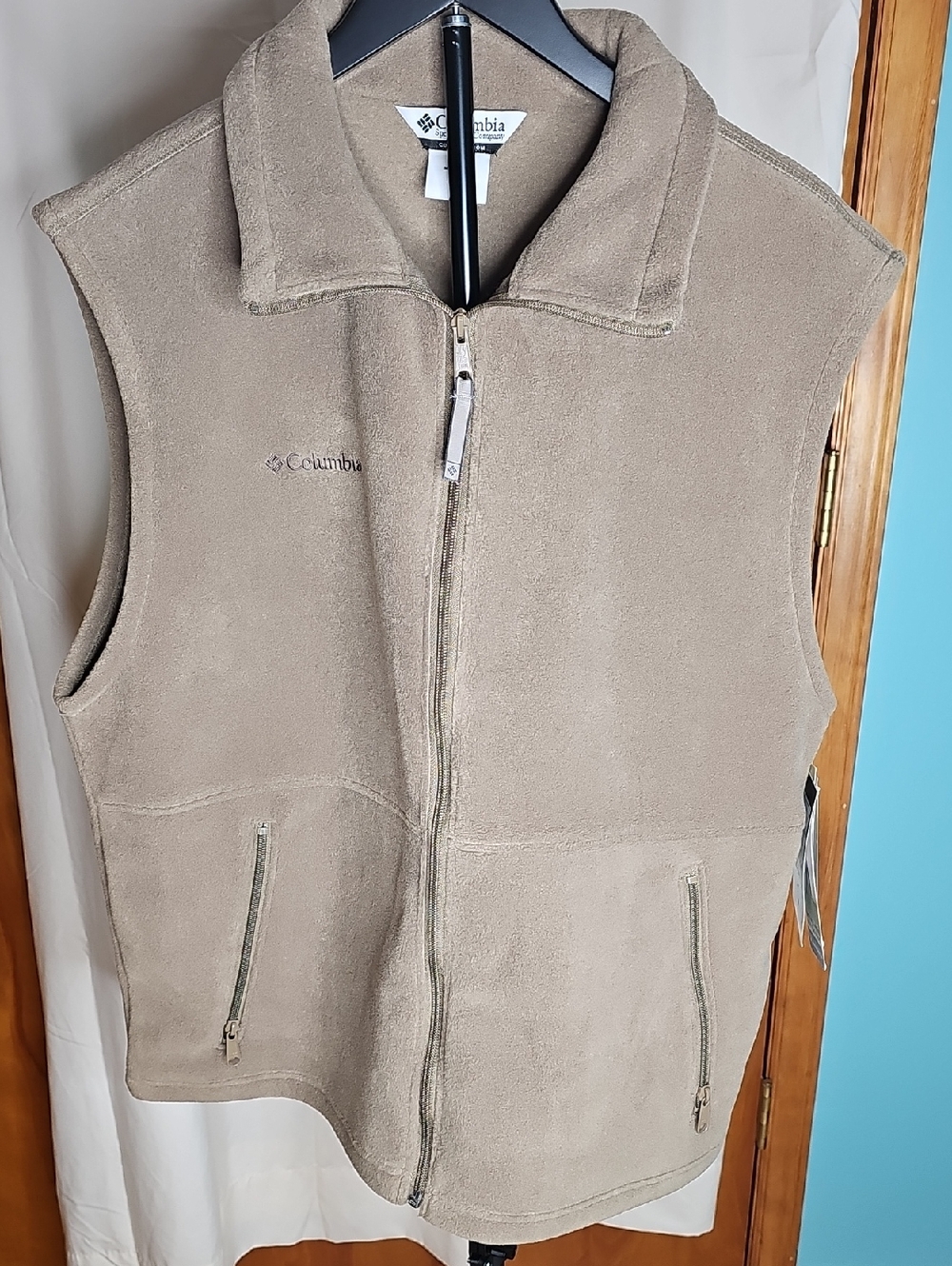 Columbia Sleeveless Zip Fleece Vest in Taupe